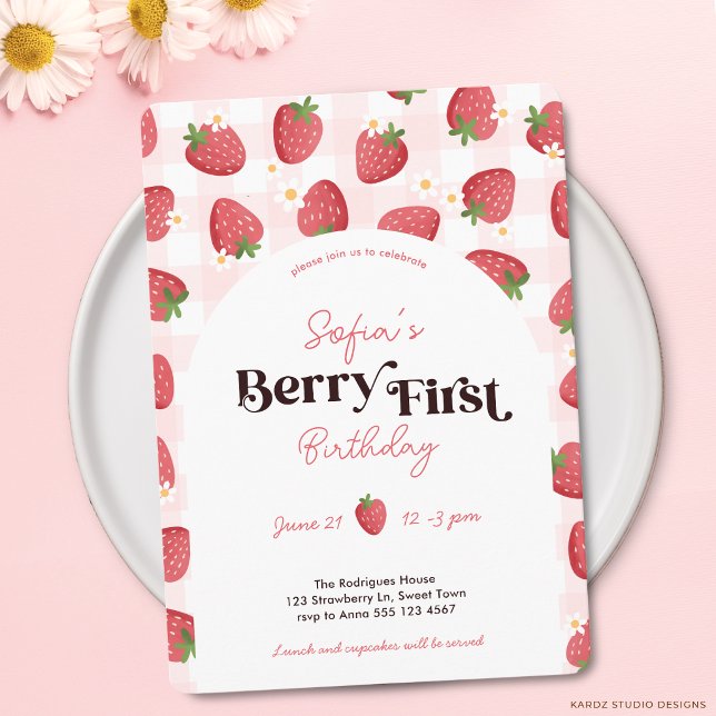 Berry First Birthday 1. Geburtstag Einladung (Invite shown in 5 x 7 inches size with rounded corners. Personalize size, paper and, corner style)