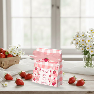Berry First Birthday Red Gingham Bows Square Geschenkschachtel