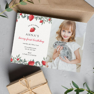 Berry First Birthday   Strawberry Birthday Foto Einladung