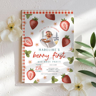 Berry First Birthday Strawberry Foto Einladung