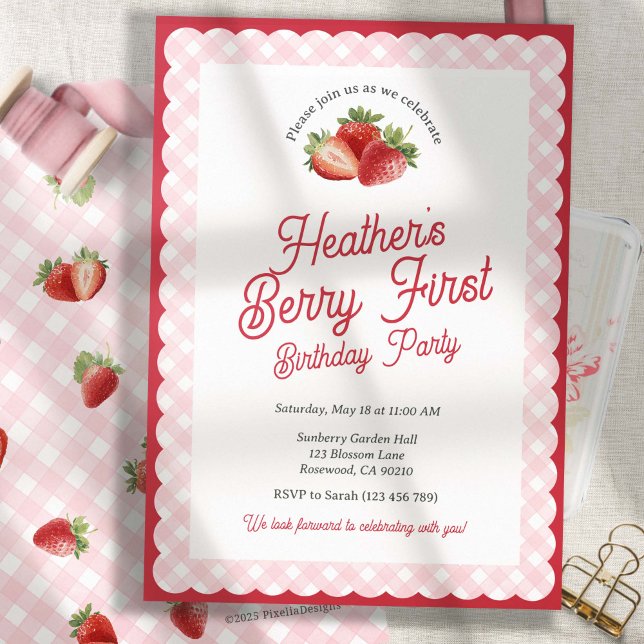 Berry First Strawberry Birthday with Pink Gingham Einladung (Berry First-Strawberry first birthday invitation)