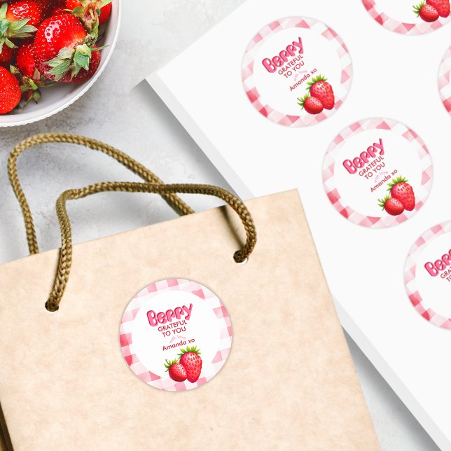 Berry Grateful Bride Stamm Strawberry Picnic Danke Runder Aufkleber (Berry Grateful Thank You Round Stickers for Bachelorette Hen Party Favor Gift Strawberry Picnic Chic)