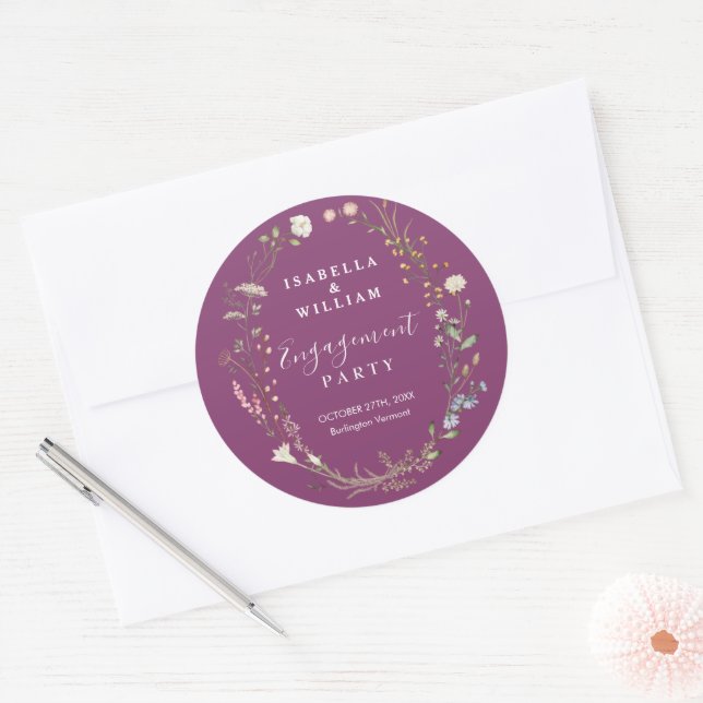 Berry Lila Chic Boho Wildblume Engagement Party Runder Aufkleber (Umschlag)