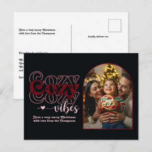 Berry Luxe Cozy Vibes Retro Weihnachtsfoto Feiertagspostkarte