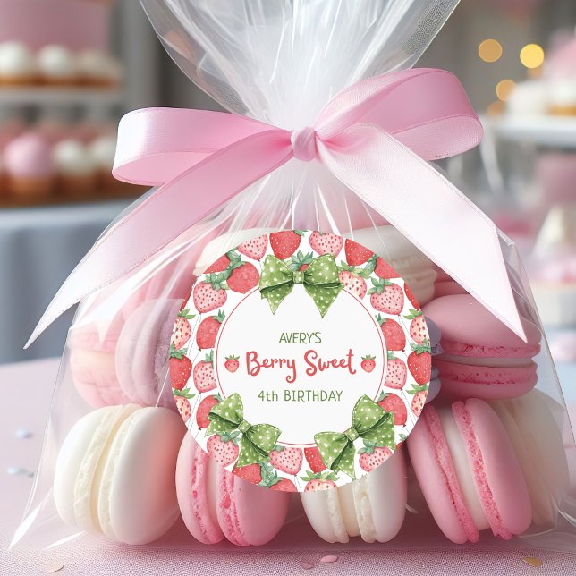 Berry Sweet 4th Birthday Strawberry Party  Runder Aufkleber (Von Creator hochgeladen)