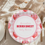 Berry Sweet Pink Coquette Babydusche Pappteller<br><div class="desc">Mit unseren Berry Sweet Strawberry Baby Shower Paper Tellern stärken Sie Ihr Baby-Dusche-Erlebnis. Diese charmanten Teller ergänzen Ihr Party und fügen Ihrem Tisch nicht nur einen Pop Farbe hinzu, sondern sorgen auch für eine unwiderstehliche Süße der Erdbeeren. Unsere Teller sind stilvoll eingerichtet und mit blühenden Erdbeeren geschmückt, die durch zarte...</div>