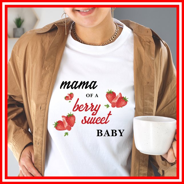 Berry Sweet Strawberry Baby Shower Mama T-Shirt (Von Creator hochgeladen)