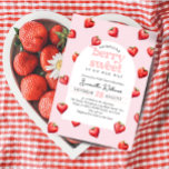 Berry Sweet Strawberry Heart Girl Baby Dusche Einladung<br><div class="desc">Die Strawberry Summer Rustic Baby Girl Dusche Einladung und Party Dekoration Kollektion ist ein bezauberndes und charmantes Thema, um die bevorstehende Ankunft eines kleinen Mädchens in einem rustikalen und skurrilen Stil zu feiern. Inspiriert durch die lebhaften Farben und die süße Essenz der Erdbeeren im Sommer, diese Kollektion beinhaltet Elemente der...</div>