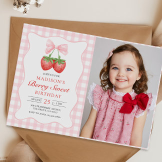 Berry Sweet Strawberry Pink Bow Birthday Foto Einladung