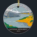 Berryessa Snow Mountain Nationalmuseum Vintag Keramik Ornament<br><div class="desc">Die Vektorgrafik von Berryessa Snow Mountain wurde entworfen. Es hat einige der landschaftlichsten und biologisch vielfältigsten Landschaften in Nordkalifornien.</div>