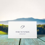 Beruflich Chic Rhodonit Monogram Business Card Visitenkarte<br><div class="desc">Elegant,  rhodonitisch und weiß. Beruf. Benutzerdefinierter Initial.</div>