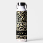 Beruflich Luxus Cool Gold Black Individuelle Name Trinkflasche<br><div class="desc">Berufliche Luxus Cool Gold Black Individuelle Name Wasser Flasche mit barocken Gold Dekoration auf schwarzem Hintergrund. Schaffen Sie sich eine elegante und raffinierte Wasserflasche: Luxus,  Goldfolie,  Schwarz,  Einladungen,  Typografie,  Weihnachten Party,  elegantes Corporate,  Goldweihnacht</div>