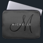 Beruflich Schwarze Monogramm Grau Ihres Namens Laptopschutzhülle<br><div class="desc">Schlichte Minimalistische moderne Designs. Sie sind alle einfach,  attraktiv,  einzigartig.</div>