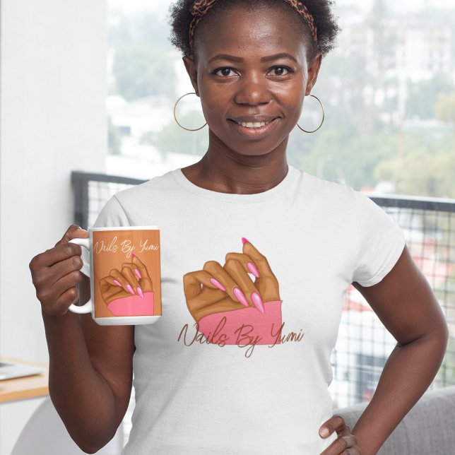 Berufliche Elegante Typografie Manicurist Uniform T-Shirt (Von Creator hochgeladen)