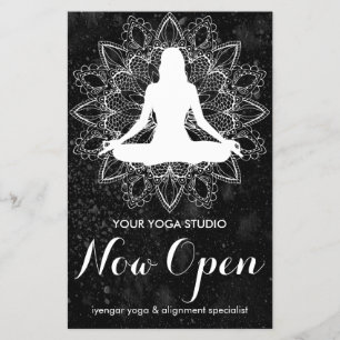 Berufliche Yoga-Klassen Mandala Black und White  Flyer