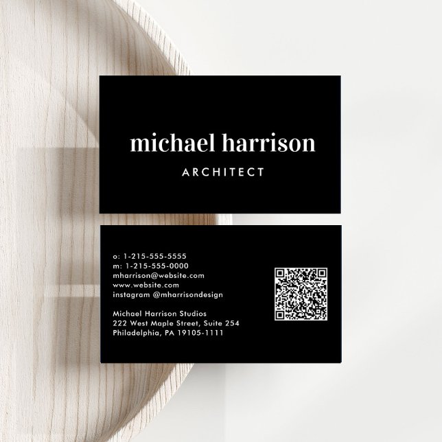 Beruflicher Minimal-Moderner QR-Code schwarz Visitenkarte (Capture attention, make connections, and leave a lasting impression with our modern QR business card)