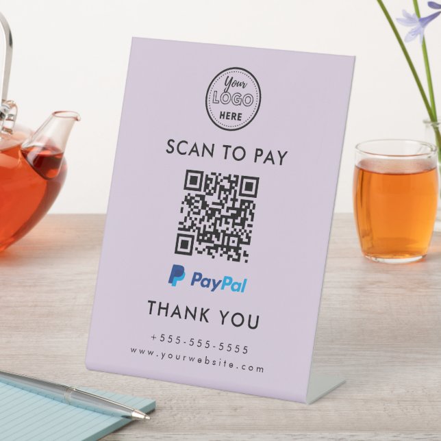 Beruflicher QR-Code-Scan für Pay-Logos Sockelschild (In Situ)