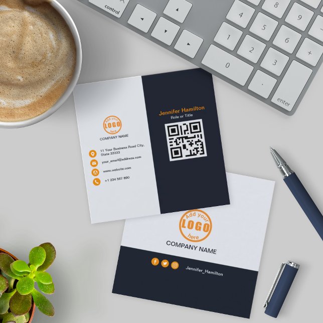 Beruflicher schwarzer Orange-Code für Ihr Logo Quadratische Visitenkarte (Von Creator hochgeladen)