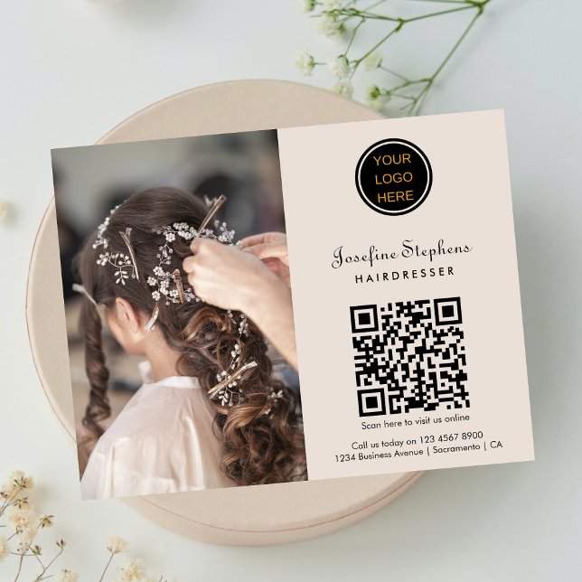 Berufliches Foto l Business-Logo und QR-Code-Salon Flyer (Von Creator hochgeladen)