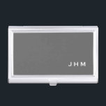 Berufliches Minimalistisch-Grau-Klassisches Monogr Visitenkarten Dose<br><div class="desc">Der berufliche Visitenkartenhalter weist ein elegantes minimalistisches Design in einer grauen Farbpalette mit weißen Akzenten auf. Benutzerdefinierte Monogramm-Initialen auf einem einfachen grauen Hintergrund; positioniert unten rechts Ecke. Diese Führungskraft Visitenkartenhalter mit personalisierten Monogramm-Initialen in einem einfachen klassischen modernen Schriftart ist als Vorlage mit benutzerdefiniertem Text konzipiert. Sie können den Text anpassen,...</div>
