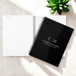 Berufliches Schwarz-weißes Monogramm-Geschäft Planer<br><div class="desc">Bleibe stilvoll mit diesem beruflichen Monogramm-Initialplaner. Dieses Notizbuch mit einem sauberen, minimalistischen Design und einem kühnen Monogramm auf dem Cover ist ideal für Profis, Studierende oder alle, die personalisierte Schreibwaren schätzen. Seine hochwertigen Seiten eignen sich ideal zum Zusammenfügen von Noten, Ideen oder Aufgabenlisten, was es praktisch und elegant macht. Dieses...</div>