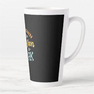 Beruhigen Sie sich auf eine kleine Python Milchtasse