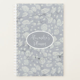 Beruhigendes staubblaues Bullet Journal mit weißen Planer