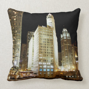 Berühmte Sehenswürdigkeit Chicagos nachts Kissen