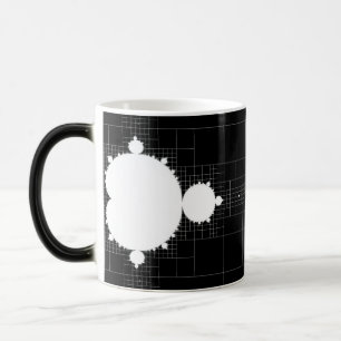 Berühmtes Mandelbrot Set weiß auf schwarzer Kaffee Verwandlungstasse