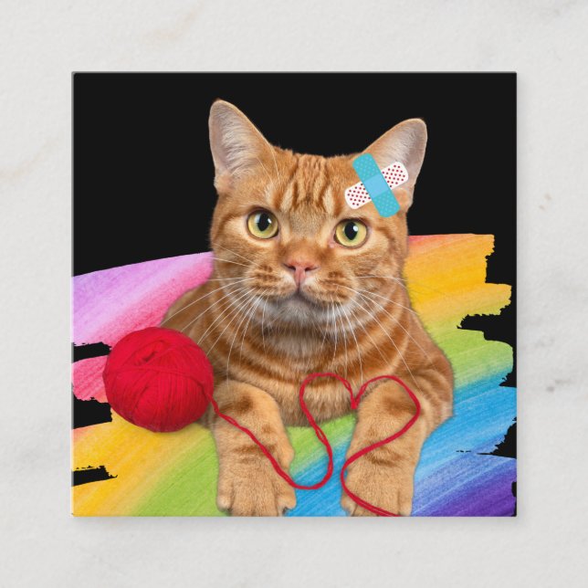 Beschädigte Katze auf Regenbogenuntergrund Quadratische Visitenkarte (Vorderseite)