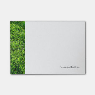 Beschaffenheit des grünen Grases von einem Post-it Klebezettel