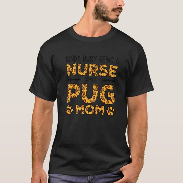 Beschäftigt als Krankenschwester-Hundemutter - Pug T-Shirt (Vorderseite)