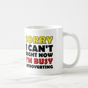 Beschäftigt Introvertierter Lustiger Becher oder R Tasse
