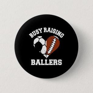 Beschäftigt mit der Erziehung von Byllers Fußball Button