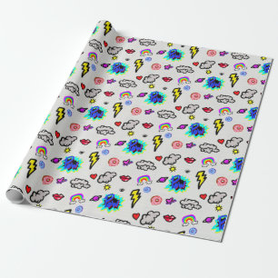 Beschäftigt mit Geschenkpapier