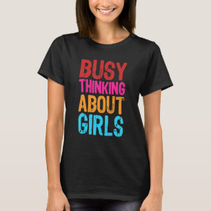 beschäftigt über Mädchen Lesbian nachzudenken T-Shirt