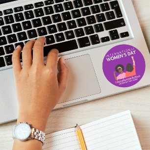 Beschleunigte Aktion Internationaler Frauentag 202 Runder Aufkleber