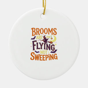 Besen fliegen fegen Halloween Hexe Mond Fledermäus Keramik Ornament