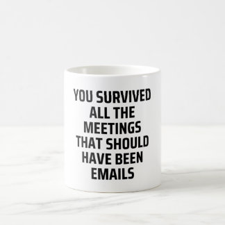 Besprechungen überlebt, die E-Mails sein sollten Kaffeetasse