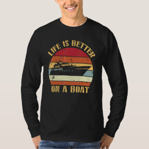 Besseres Booten auf Retro Life auf einem Bootsführ T-Shirt