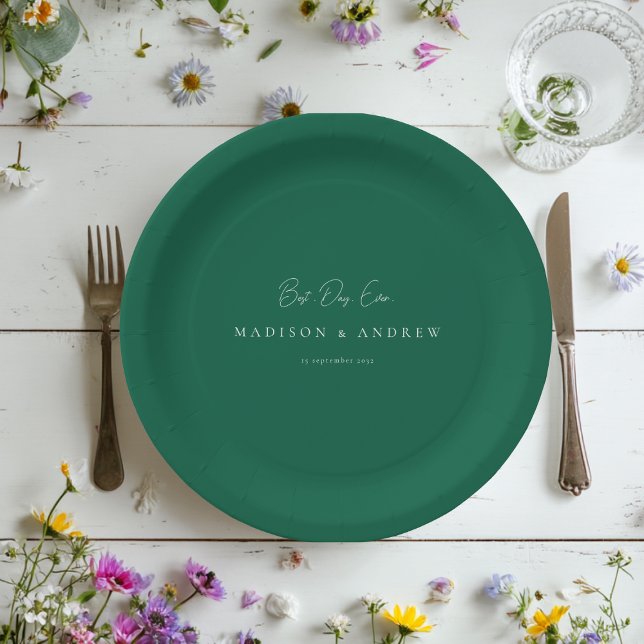 BEST DAY EVER! Modern Minimal Green Wedding Pappteller (BEST DAY EVER! Modern Minimal Green Wedding Paper Plates with your Name and date.)