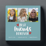 Best Friends Foto Collage Plaque Fotoplatte<br><div class="desc">Ein einfaches und modernes Collage-Display für Ihre beste Freundin mit 3 Fotos und dem Titel Best Friends Forever mit Herzen auf einem aquamarinen Hintergrund und personalisiert mit Ihrem eigenen Text. Entworfen für Sie von BlackBerry Boulevard.</div>