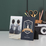Best Lolo By Par | Golf Opa Foto Fotoplatte<br><div class="desc">Feiern Sie einen golfliebenden Großvater an diesem Vatertag oder Großelterntag mit dieser phantastischen,  maßgeschneiderten Foto-Plakette. Im Design steht ein golfthematisches Abzeichen mit den Worten "Best Lolo By Par" mit grünen Lorbeeren und einer Golftasche,  neben einem Foto seiner Enkel. Personalisieren Sie Ihre Daten mit Namen oder einer benutzerdefinierten Nachricht.</div>
