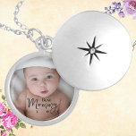 Best Mommy ever Foto Medaillon<br><div class="desc">Moderne,  elegante und stilvolle Best Mommy Ever Locket Necklace mit individueller Fotovorlage. Dieses Design verfügt über ein individuelles Foto mit dem Wortlaut "Beste Mami aller Zeiten" mit einer Kombination aus Kalligraphie und Typografie-Skript. Ideal für Mütter an Geburtstagen,  Müttertagsfeiern,  Wiedersehen und andere besondere Anlässe.</div>