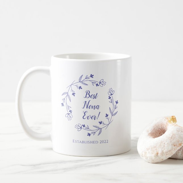 Best Nona jemals Floral Wreath Year Periwinkle Blu Kaffeetasse (Mit Donut)