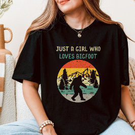 Best Vintage Girl Loves Bigfoot Graphic T-Shirt