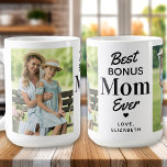 Beste BONUS-MAMA je Custom-2-Foto-Step-Mama Kaffeetasse<br><div class="desc">Wir stellen Ihnen unsere herzliche Muttertagskaffee-Tasse vor, die speziell für Bonusmütter, Schrittmütter und Schrittmütter entwickelt wurde, die einen besonderen Platz in unserem Herzen haben. Diese moderne und stilvolle Tasse zeigt die Botschaft: "Die beste Bonus-Mama aller Zeiten" Es ist eine süße und herzliche Art, Dankbarkeit und Liebe gegenüber den Frauen auszudrücken,...</div>
