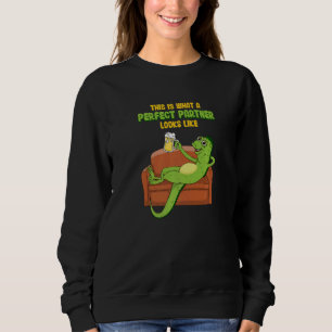 Beste Freundin Iguana mit Bier auf Sofa Sweatshirt