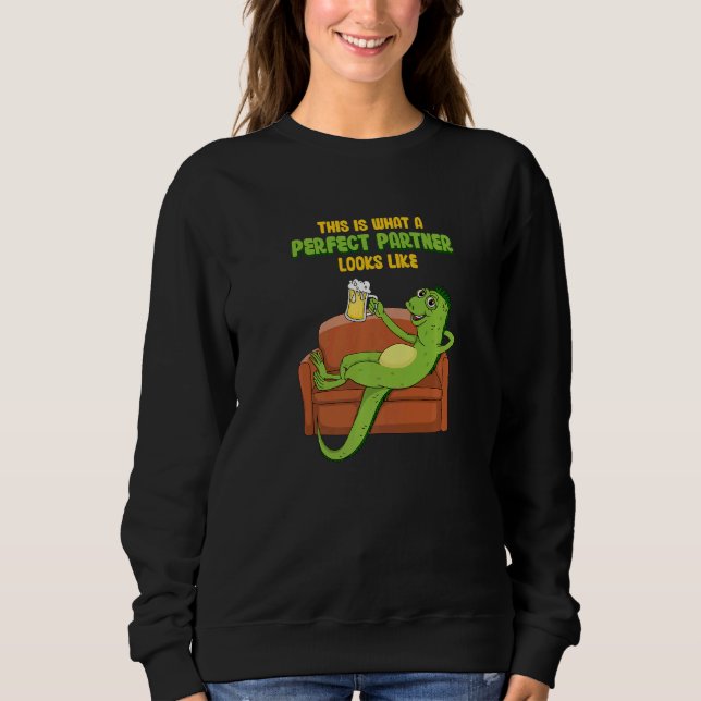 Beste Freundin Iguana mit Bier auf Sofa Sweatshirt (Vorderseite)