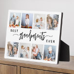 Beste Großeltern je 8 Foto Collage weiß Fotoplatte<br><div class="desc">Geben Sie den besten Großeltern, die sie je lieben. Diese Collage aus dem Foto zeigt acht ihrer liebsten quadratischen Fotos der Enkel, zusammen mit der Meldung "Beste Großeltern je". Das Wort "Großeltern" erscheint in einem eleganten, schwarzen Schriftzeichen mit Schnörkeln am Anfang und Ende auf weißem Hintergrund. Ein ideales Geschenk für...</div>